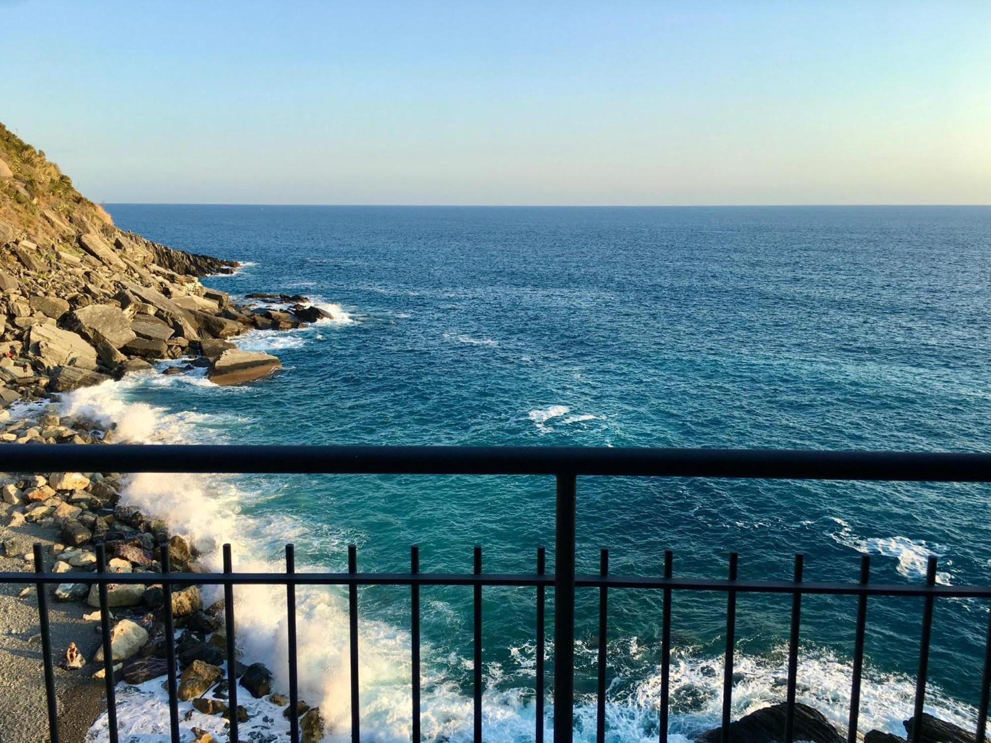 Апартаменты Carattino 12 Idyllic Seafront Retreat Вернацца Экстерьер фото