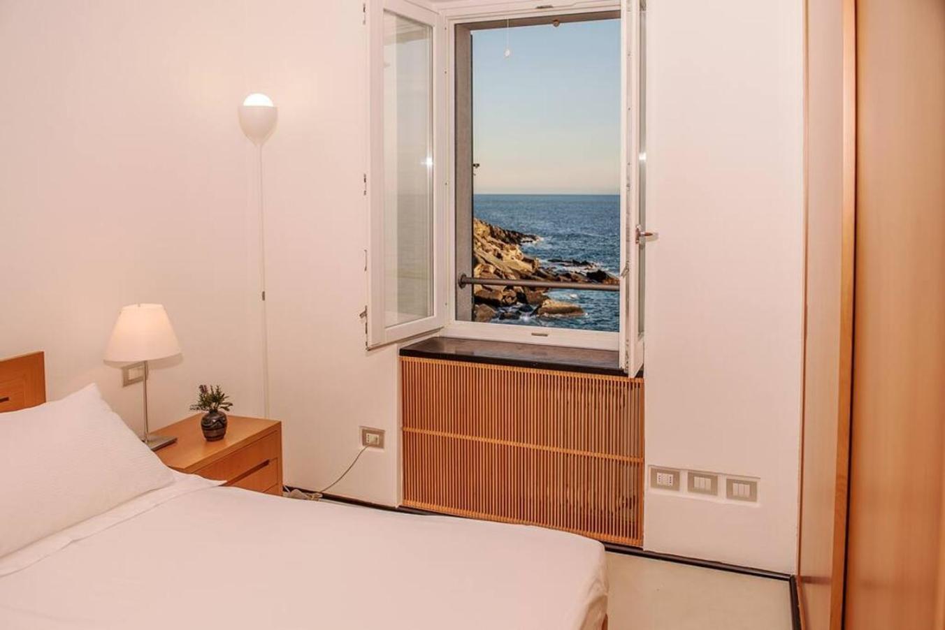 Апартаменты Carattino 12 Idyllic Seafront Retreat Вернацца Экстерьер фото