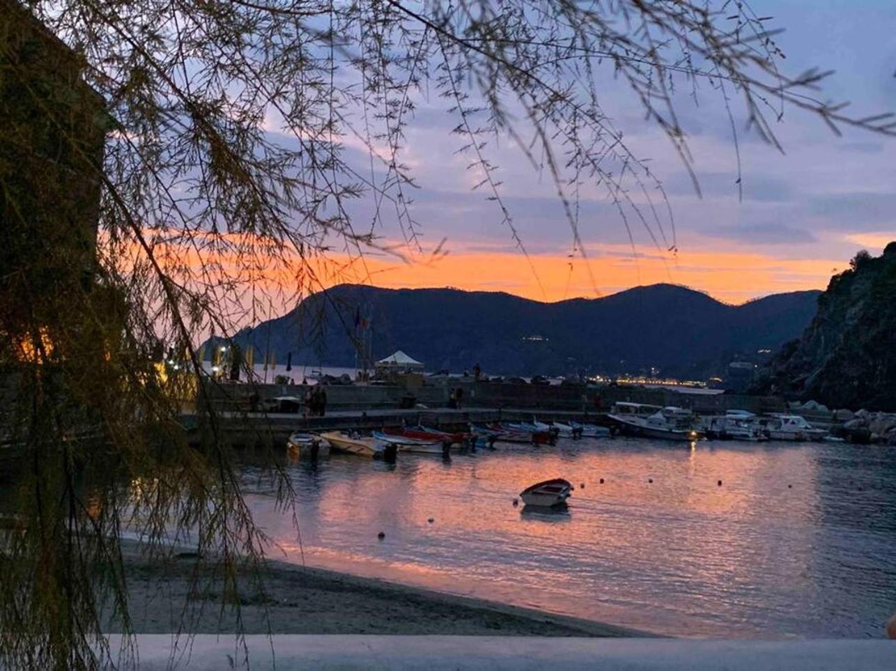 Апартаменты Carattino 12 Idyllic Seafront Retreat Вернацца Экстерьер фото