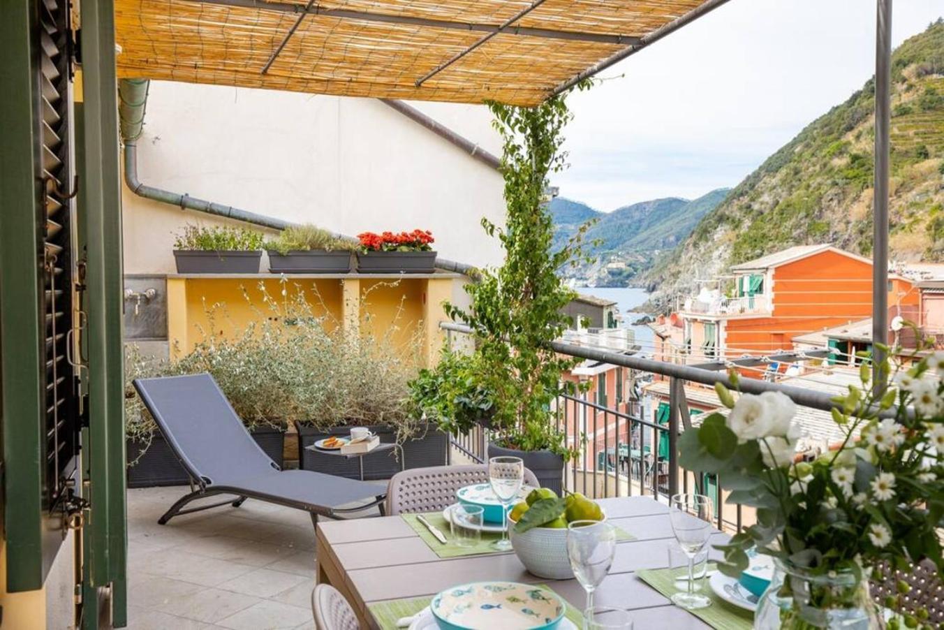 Апартаменты Carattino 12 Idyllic Seafront Retreat Вернацца Экстерьер фото